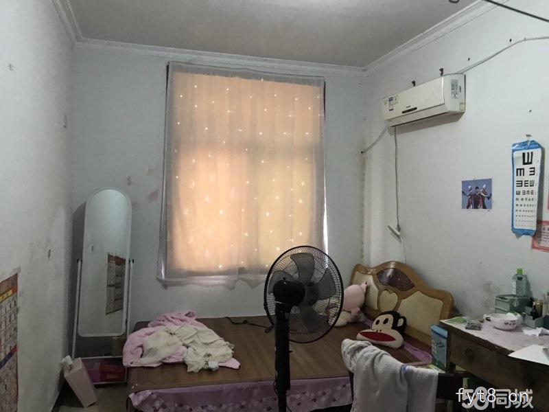 法姬娜简装一楼带院三室101平方产证齐全可以过户按揭五无税